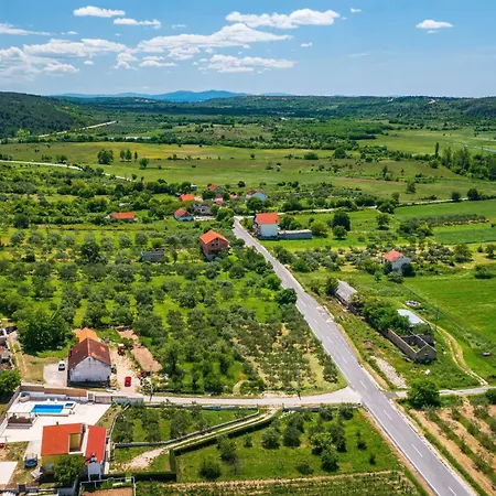 My Dalmatia - Agro Casa With Private Heated Pool بيت للعطل سكرادين