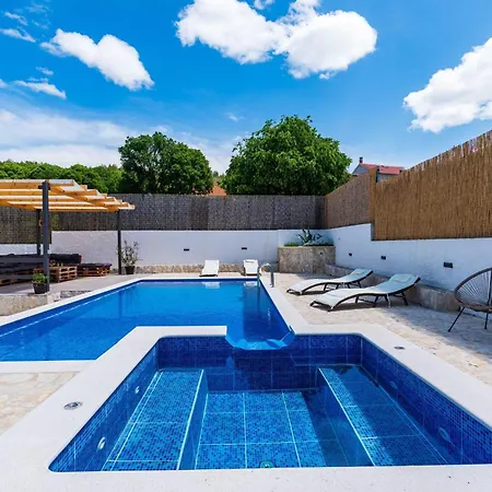 My Dalmatia - Agro Casa With Private Heated Pool * Skradin