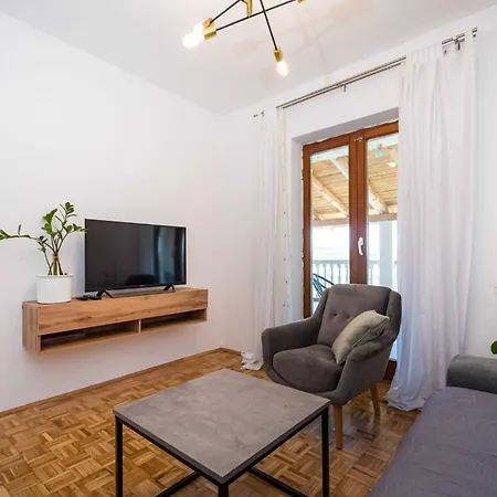 My Dalmatia - Agro Casa With Private Heated Pool بيت للعطل سكرادين