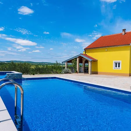 My Dalmatia - Agro Casa With Private Heated Pool بيت للعطل *