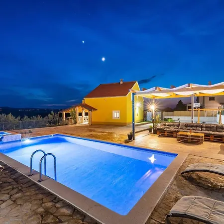بيت للعطل My Dalmatia - Agro Casa With Private Heated Pool سكرادين