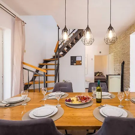 My Dalmatia - Agro Casa With Private Heated Pool بيت للعطل *