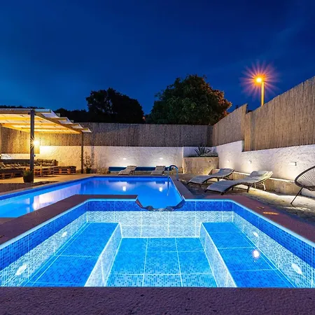 My Dalmatia - Agro Casa With Private Heated Pool Tatil Evi Skradin