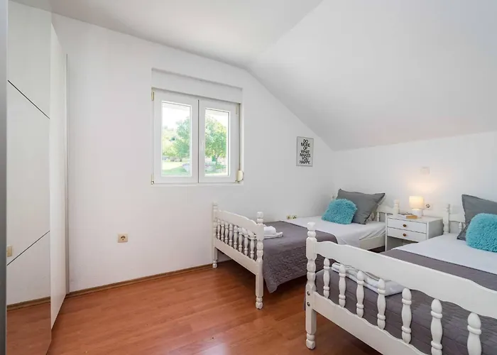 Vakantiehuis My Dalmatia - Agro Casa With Private Heated Pool Skradin